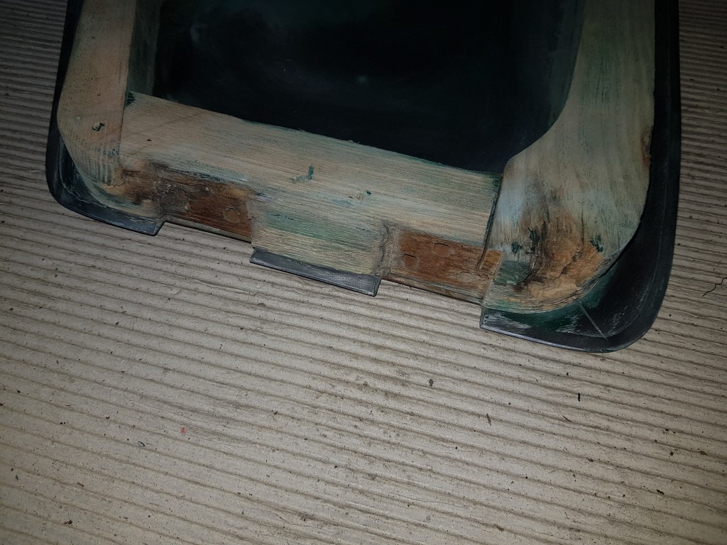 The lower part of the door as well as the hinge part are rotten