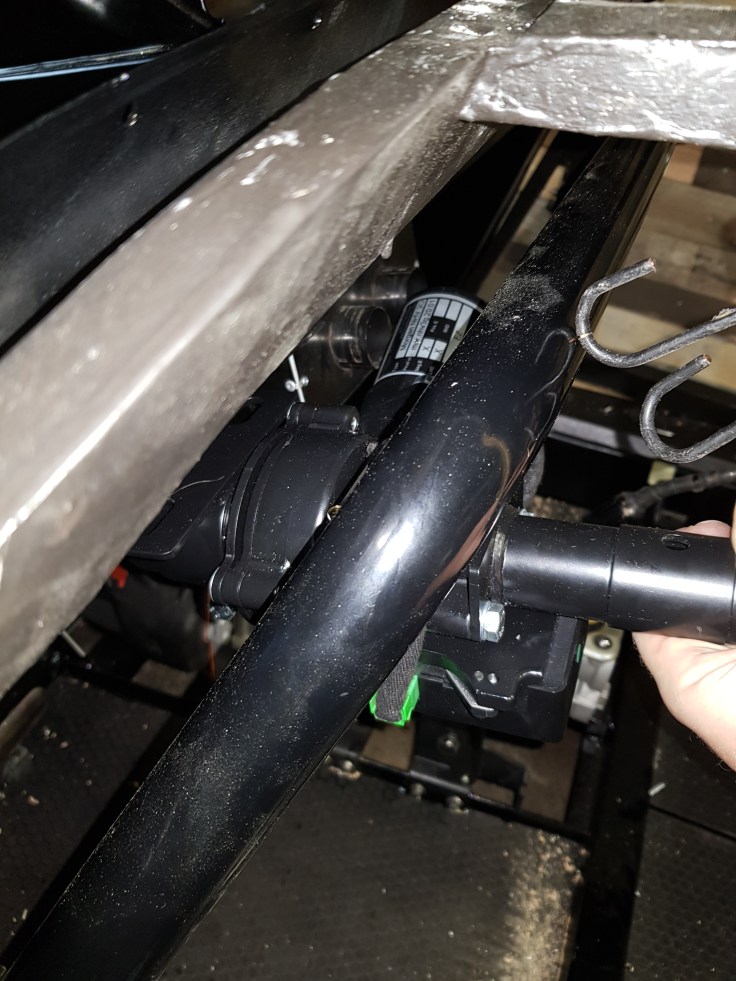 Bulkhead with heater, the roll bar and powersteering.... tight fit