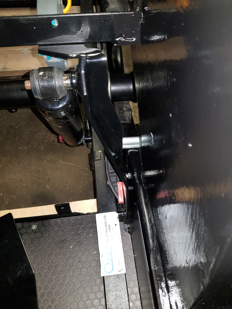 I used the screw with a nut in the old upper drill hole of the chassis as an adjustable spacer. The lower part was clamped to the chassis.