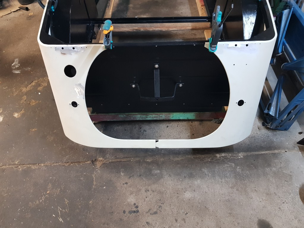 not sure why there is a 12mm gap now between the panel... this needs to be sorted out