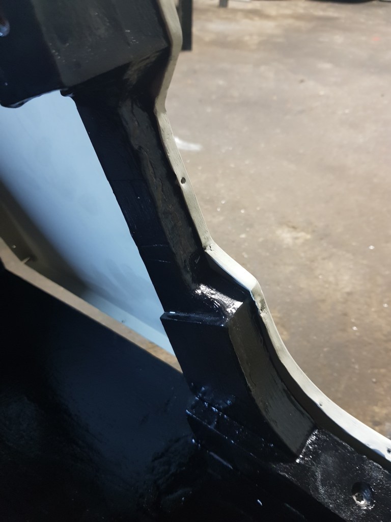 The new door rocker has a big gap for the lock...