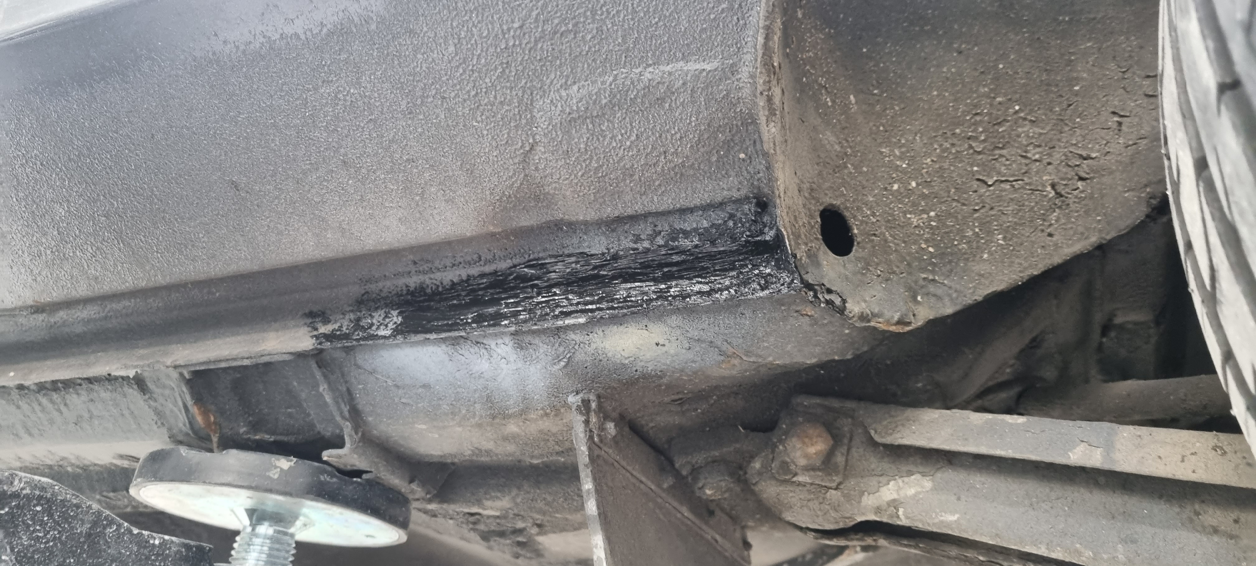 Saab rust repairs update – Fixing C6622
